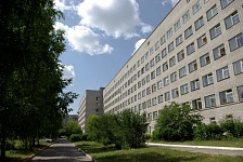 Входная группа Стационар ГКБ 6 на Труда, городская больница.  Труда,  1